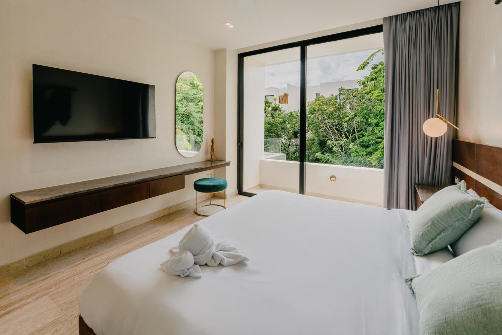 Sleek Penthouse Escape With Rooftop Pool Tulum
