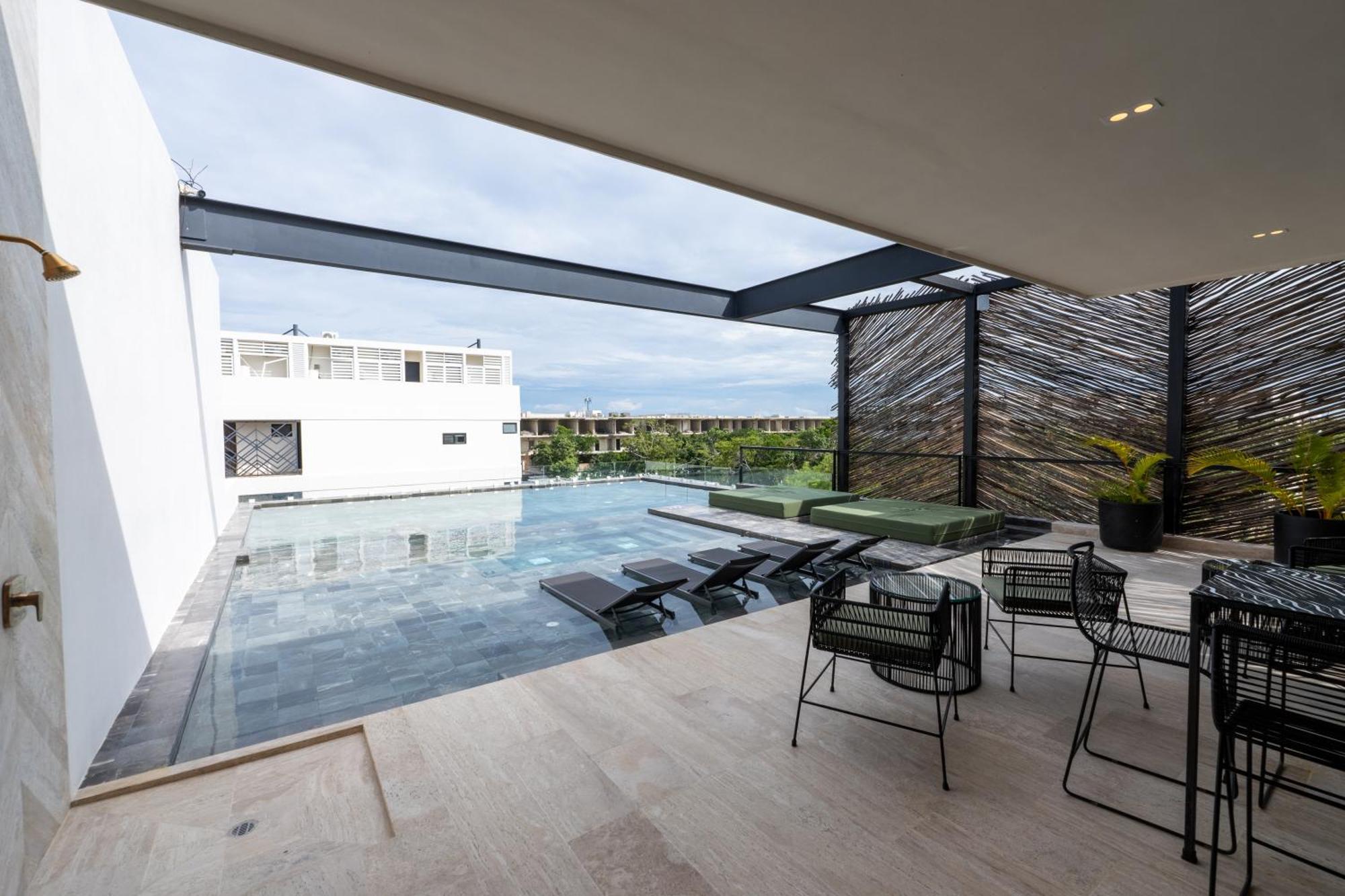 Sleek Penthouse Escape With Rooftop Pool Apartamento Tulum